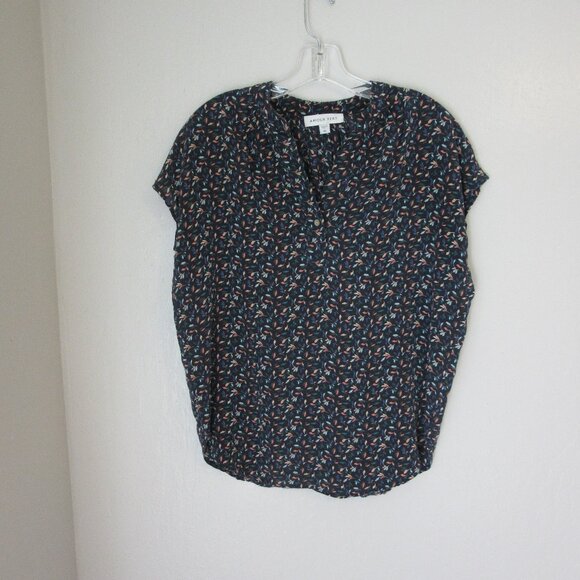 Amour Vert Tops - AMOUR VERT Blue Fall Leaf Pattern Silk XS V-Neck Short Sleeve Blouse